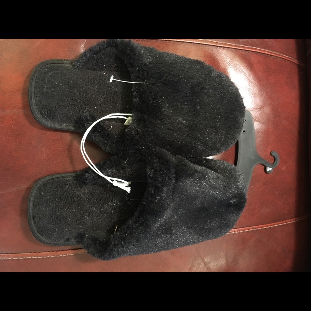 NEW WOMEN'S SLIPPERS SIZE M7/8